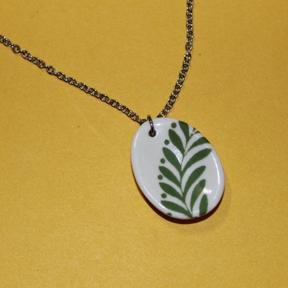 Green and White Ceramic Pendant Necklace - Picture 1 of 4